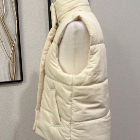 PacSun Women's Puffer Vest - Picture 8 of 16
